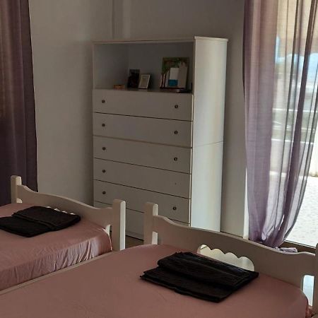 Rena'S Sea View Apartment อาร์เตมีดา ภายนอก รูปภาพ